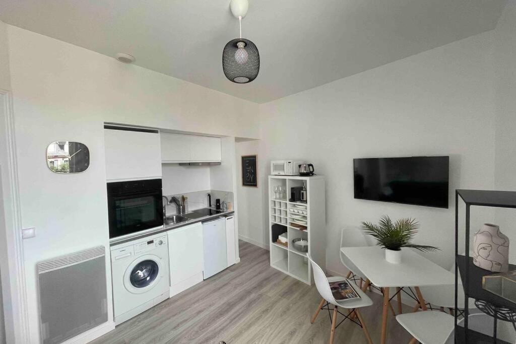 Апартаменты L'Oiseau Bleu Appt 2 Pieces , 150 M De La Plage Блонвиль-сюр-Мер Экстерьер фото